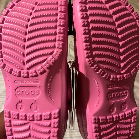 Crocs Classic, M7 W9, pink, new, never worn, original tags - Picture 7 of 8